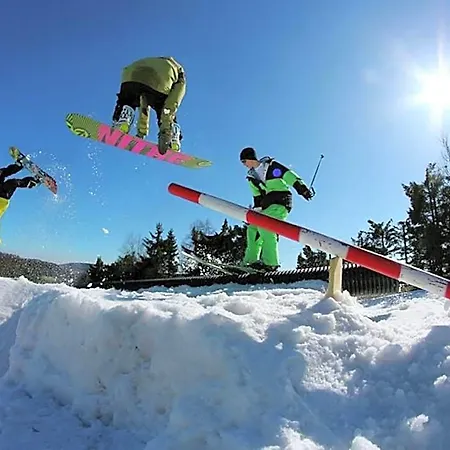 Modernes Neben Einem Skigebiet Winterberg